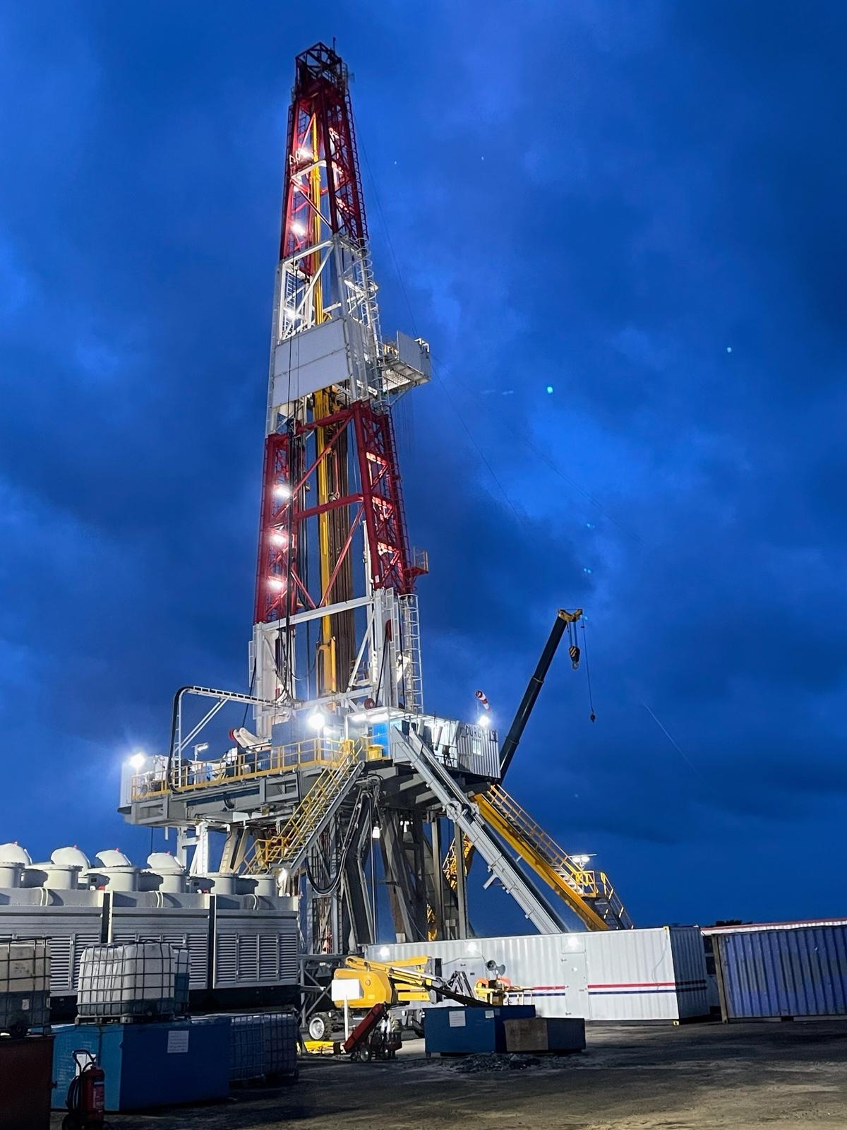 Drilling rig equipment and derrick on an active OJEX-supported site